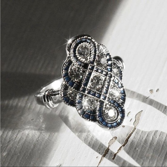 Unique design ring 💍 brand new!